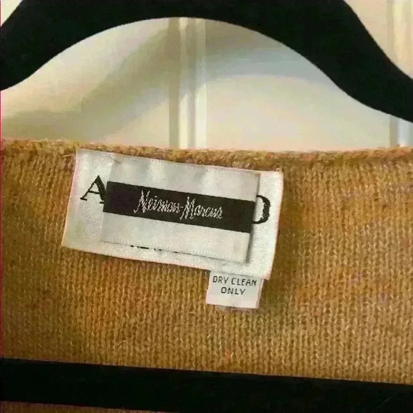 Vintage Adolfo 2 Piece Gold Suit Size 2-4 - Picture 3 of 4